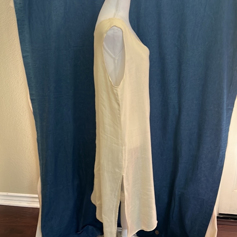 CP Shades 💛Pale Yellow💛 V-Cut Tunic. Size M. - Picture 5 of 9